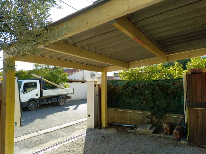 abris pour voitures réalisé par bati rodrigues 