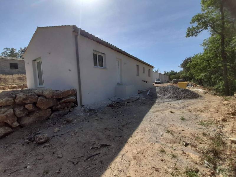 villa avec garage sur Mirabeau 84120  par bati rodrigues 